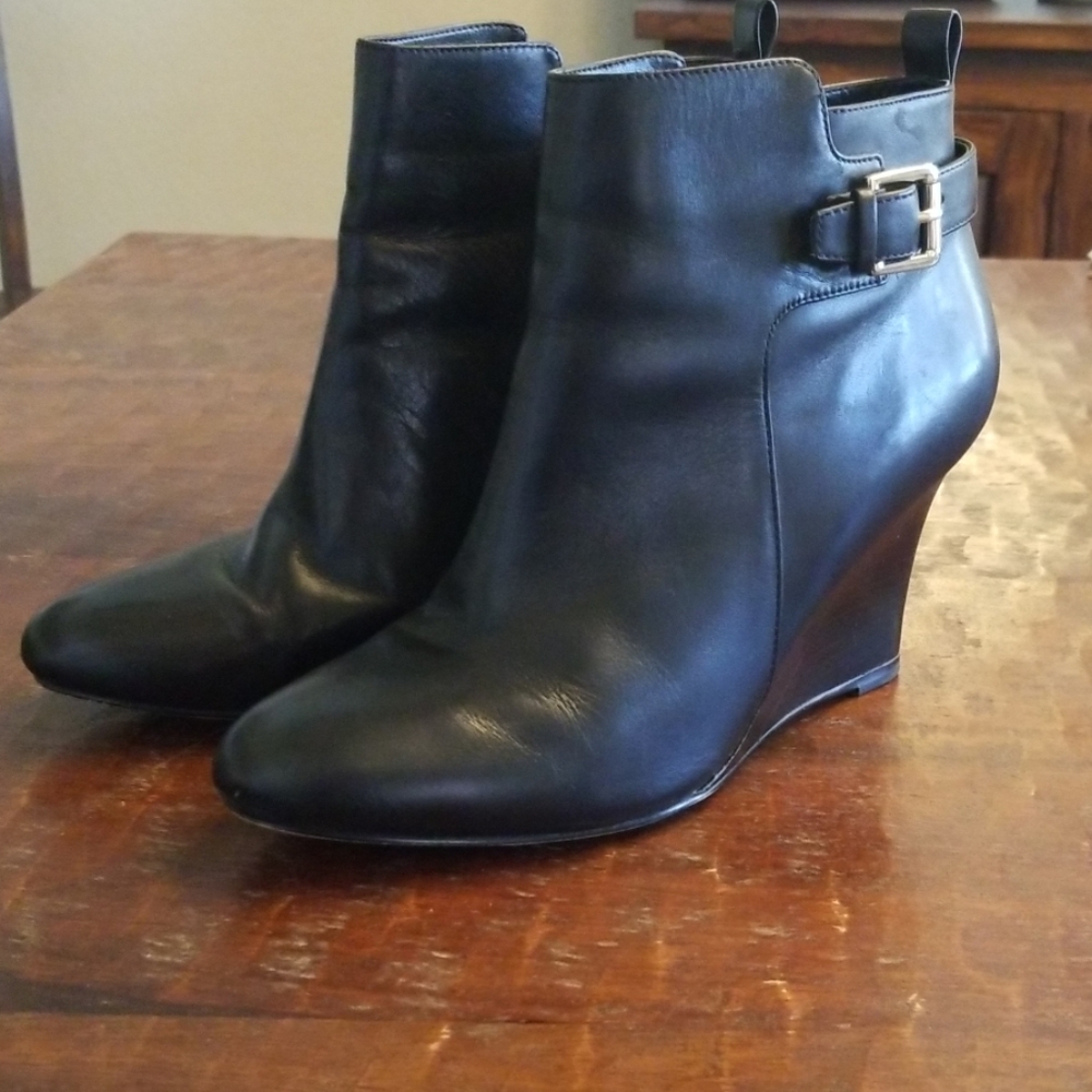 Ann Taylor black wedge heel sz8 bootie